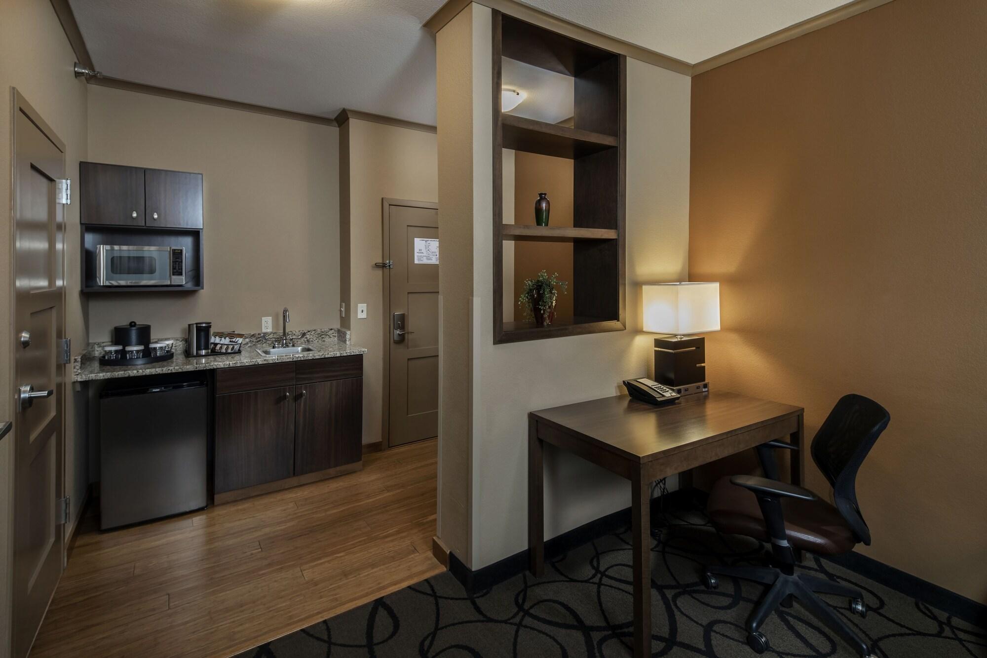 Clubhouse Hotel And Suites Pierre Εξωτερικό φωτογραφία