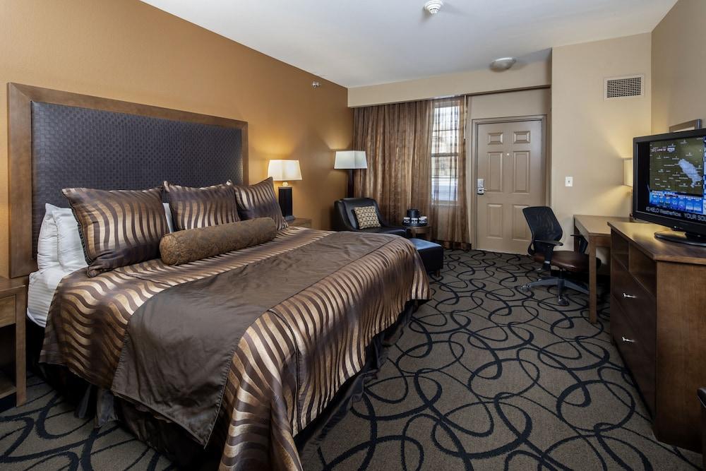 Clubhouse Hotel And Suites Pierre Εξωτερικό φωτογραφία