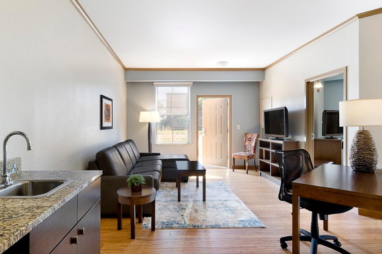 Clubhouse Hotel And Suites Pierre Εξωτερικό φωτογραφία