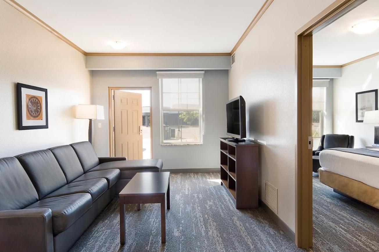 Clubhouse Hotel And Suites Pierre Εξωτερικό φωτογραφία