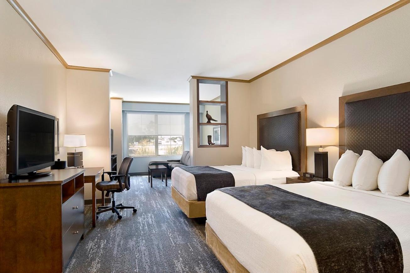 Clubhouse Hotel And Suites Pierre Εξωτερικό φωτογραφία