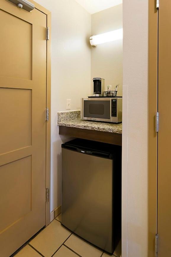 Clubhouse Hotel And Suites Pierre Εξωτερικό φωτογραφία